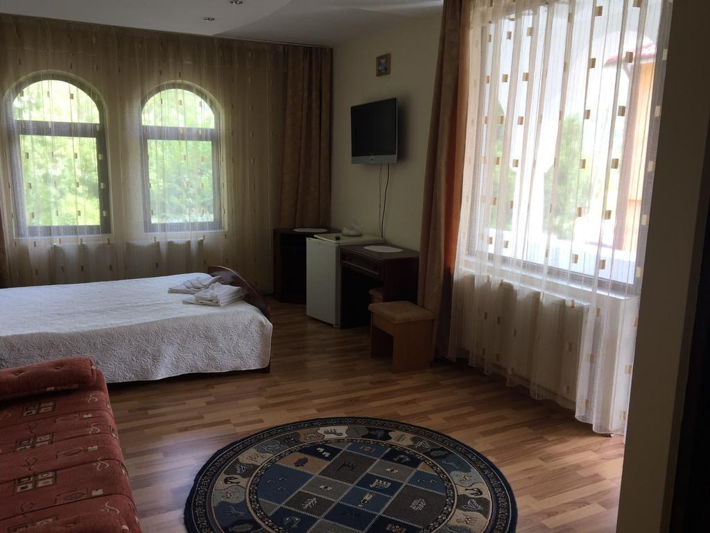 Pensiunea Alis Călimăneşti Exterior foto
